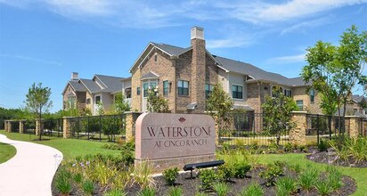 Waterstone at Cinco Ranch in Katy, TX - Foto de edificio - Building Photo
