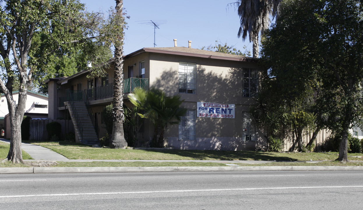 19441 Victory Blvd in Reseda, CA - Building Photo