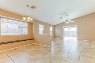 3833 W Darrow St in Phoenix, AZ - Foto de edificio - Building Photo