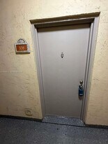 8160 Geneva Ct in Doral, FL - Building Photo