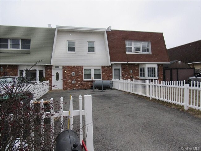 105 Sarah Ln in Wallkill, NY - Building Photo - Building Photo