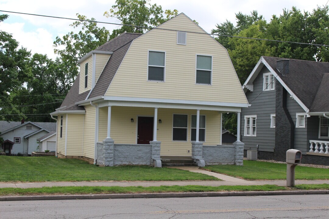 701 W Riverside Ave in Muncie, IN - Building Photo