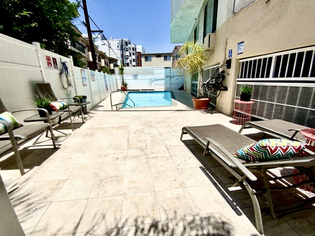 Wilshire Occidental Apartments in Los Angeles, CA - Building Photo - Building Photo