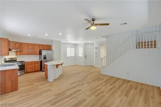 9204 Weeping Hollow Ave in Las Vegas, NV - Building Photo - Building Photo