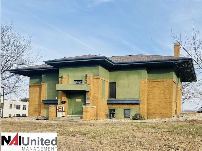 property at 220 S Fairmount St