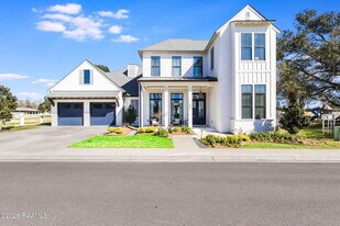 103 Grand Oak Dr in Broussard, LA - Building Photo