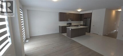 925 Douro St in Stratford, ON - Building Photo - Building Photo