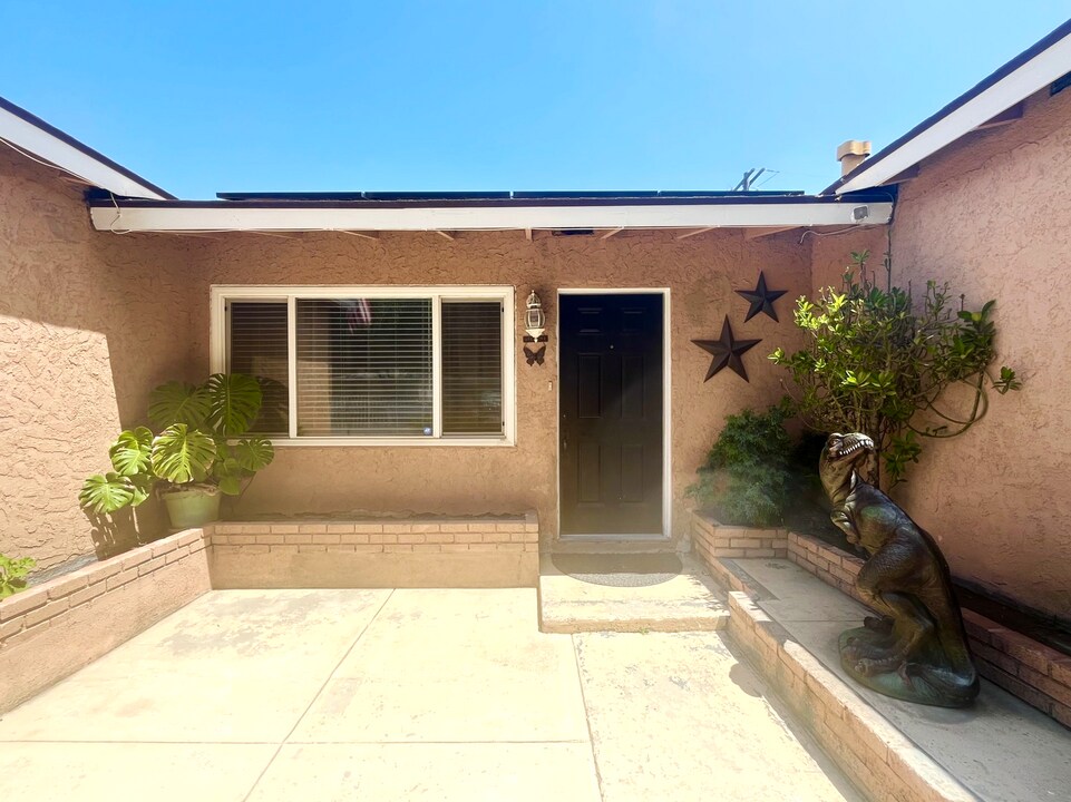 1854 W Cleveland St in San Bernardino, CA - Building Photo