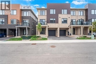 14 Dryden Ln in Hamilton, ON - Building Photo - Building Photo