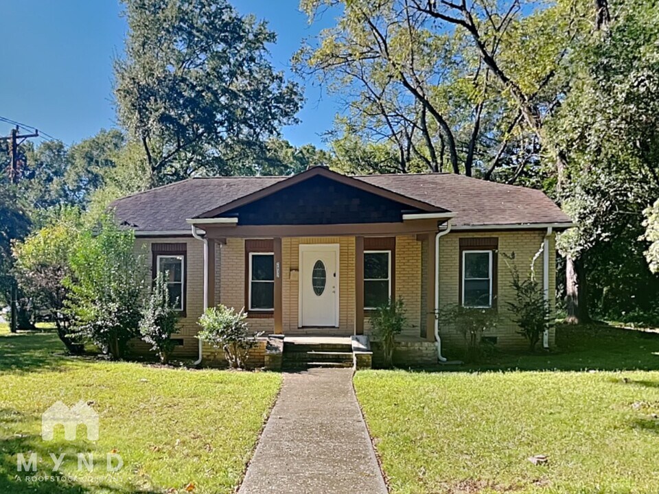 2632 Shamrock Dr in Charlotte, NC - Building Photo