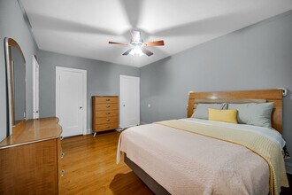 7428 S Bennett Ave in Chicago, IL - Building Photo - Building Photo