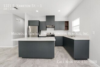 1221 S Yankton St in Palmhurst, TX - Building Photo - Building Photo