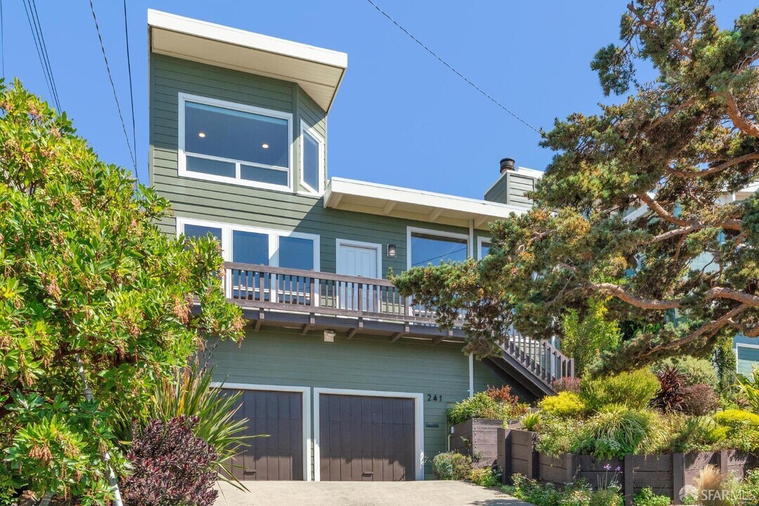 241 Trinity Ave in Kensington, CA - Building Photo