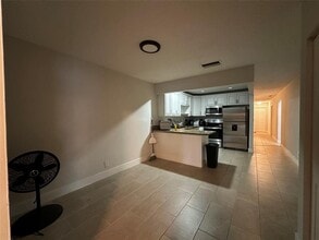 10620 NW 37th St in Coral Springs, FL - Foto de edificio - Building Photo