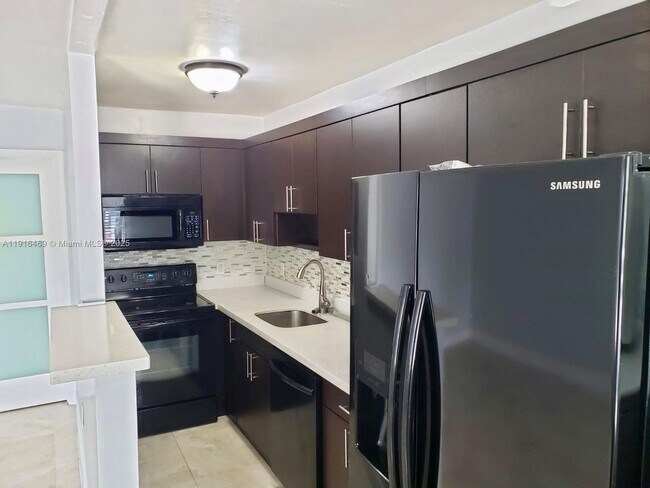 property at 1860 Venice Park Dr