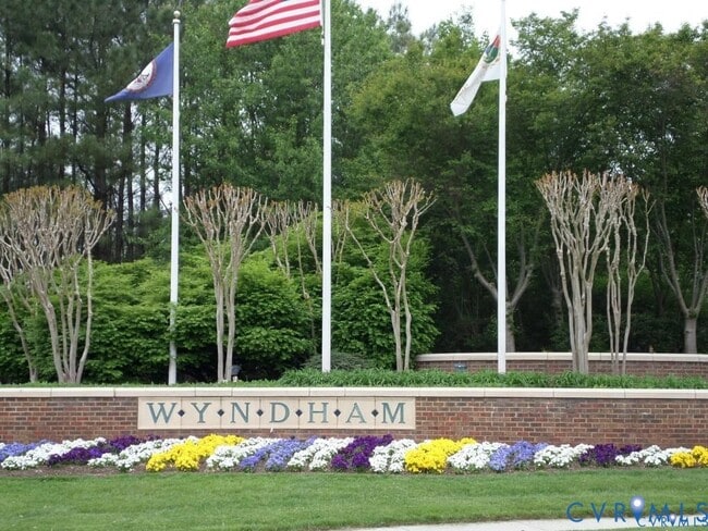 property at 5916 Park Forest Ln