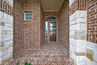 18338 Tiger Flowers Dr in Conroe, TX - Foto de edificio - Building Photo