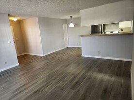 755 N Sweetzer Ave in Los Angeles, CA - Building Photo