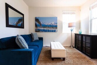 532 Shorebird Way in Imperial Beach, CA - Foto de edificio - Building Photo