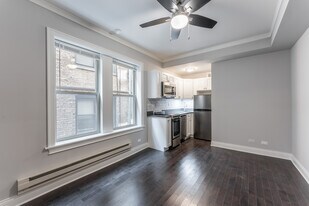 641 W Wrightwood Ave in Chicago, IL - Building Photo