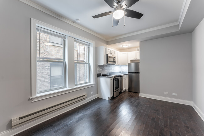 641 W Wrightwood Ave, Unit 214 in Chicago, IL - Building Photo - Building Photo