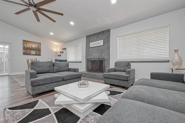 11618 Corona Ln