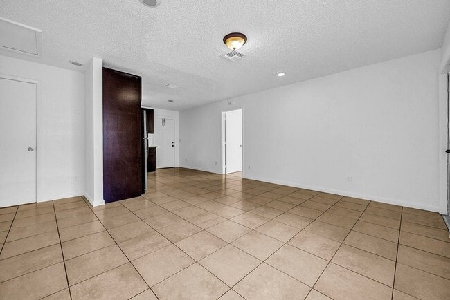 336 NE 12th Ave in Boynton Beach, FL - Foto de edificio - Building Photo