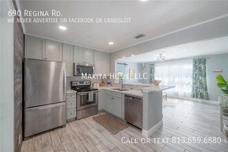 690 Regina Rd in Dunedin, FL - Building Photo - Building Photo