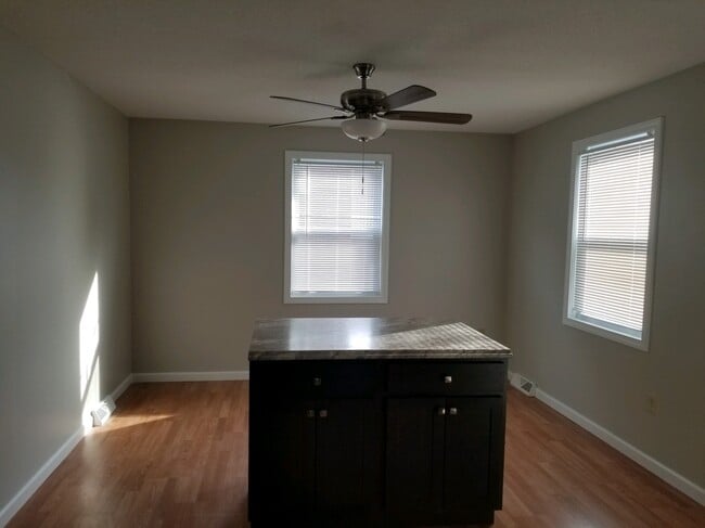 16 West St, Unit 16 in Chicopee, MA - Building Photo - Building Photo