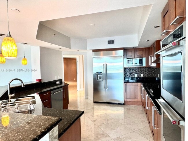 3301 NE 183rd St in Aventura, FL - Foto de edificio - Building Photo