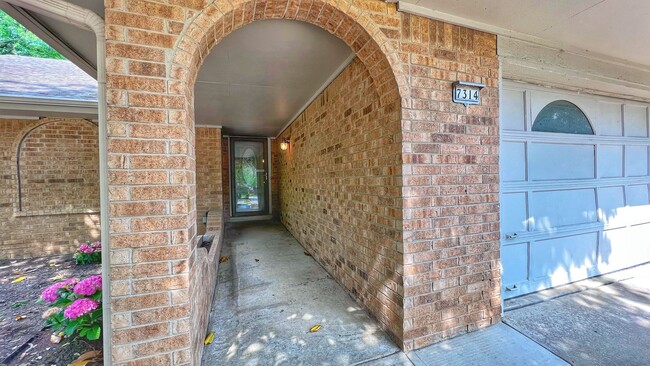 7314 S 69th E Ave in Tulsa, OK - Foto de edificio - Building Photo