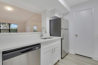 4341 W McNab Rd in Pompano Beach, FL - Building Photo - Building Photo