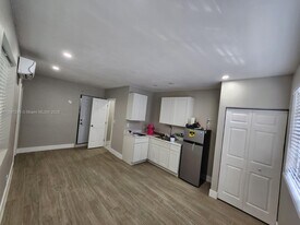 6395 NW 23rd St in Margate, FL - Building Photo