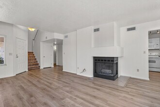9413 N Albatross Dr in Tucson, AZ - Foto de edificio - Building Photo