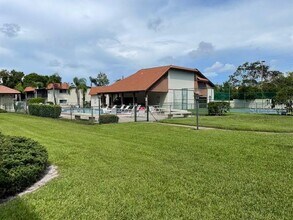 2440 Winding Creek Blvd in Clearwater, FL - Building Photo - Building Photo