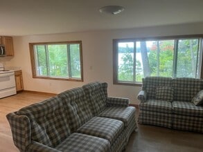 172 Pinkhams Cove Rd in Belgrade, ME - Foto de edificio - Building Photo