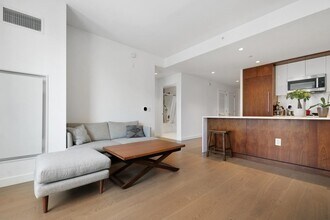 75 PARK Ln S in Jersey City, NJ - Building Photo - Building Photo