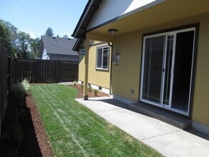 2867 SW Shimmer Ln in Grants Pass, OR - Building Photo - Building Photo