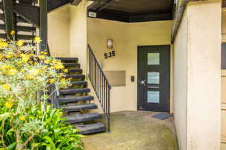 535 Burnett Ave in San Francisco, CA - Foto de edificio - Building Photo