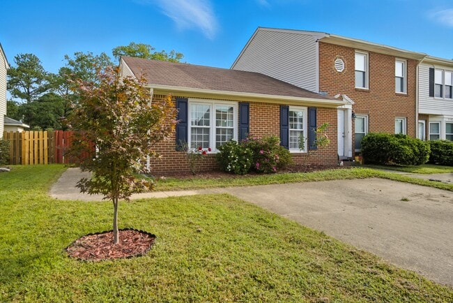 property at 5106 Radcliff Cir