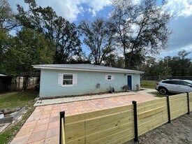1717 Harris St in Tallahassee, FL - Building Photo