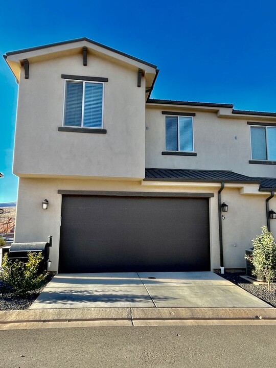 687 Guy Ln in Ivins, UT - Building Photo