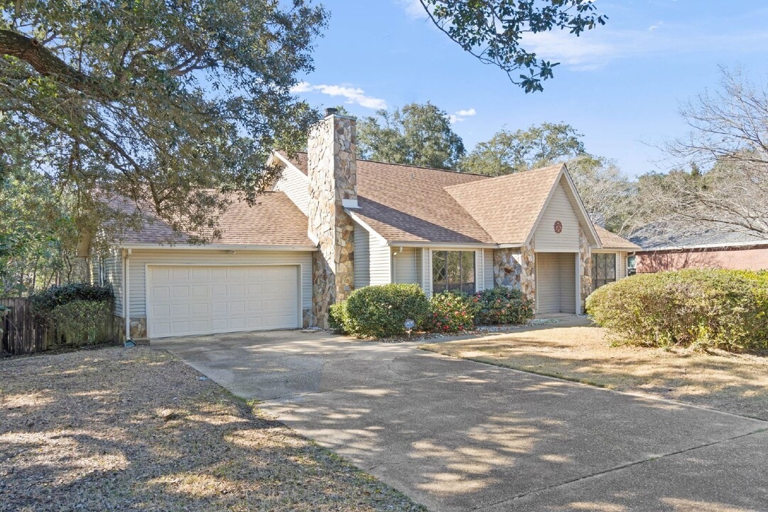 661 St Lucia Cove in Niceville, FL - Building Photo