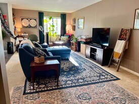 28 Scarborough Ln, Unit Pavillion in Wappingers Falls, NY - Building Photo