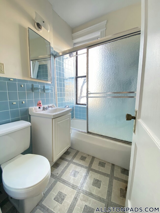 1160 Commonwealth Ave in Boston, MA - Building Photo - Building Photo