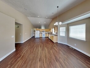 8553 6430 W in West Jordan, UT - Foto de edificio - Building Photo