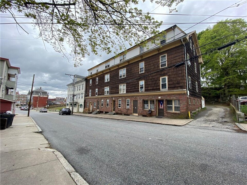 88 Blackstone St in Woonsocket, RI - Building Photo