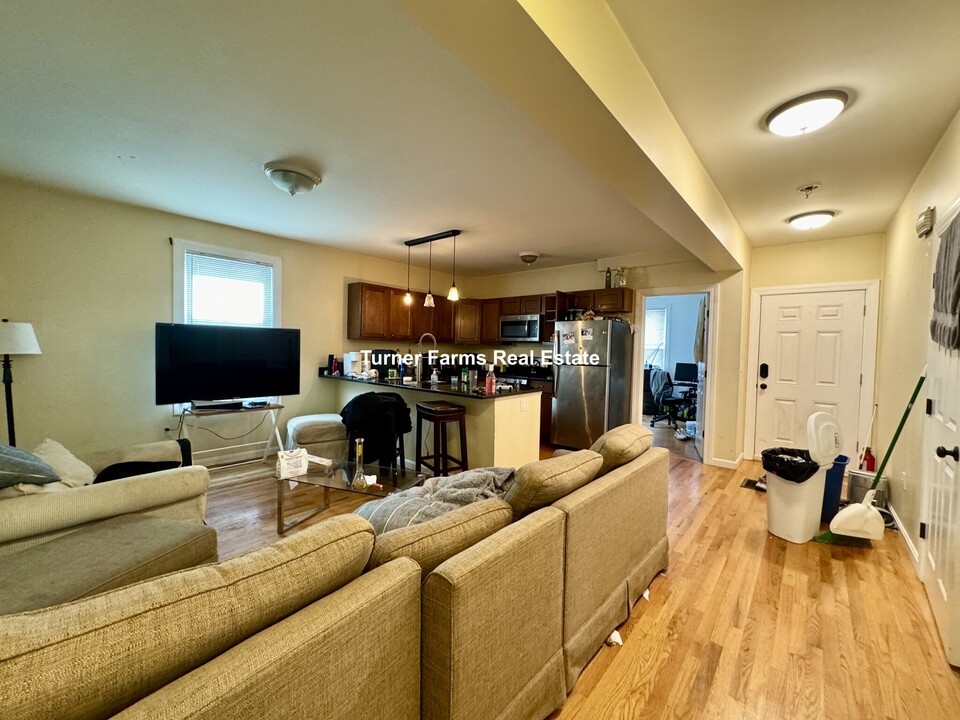 38 Gorham St, Unit 1 in Somerville, MA - Building Photo