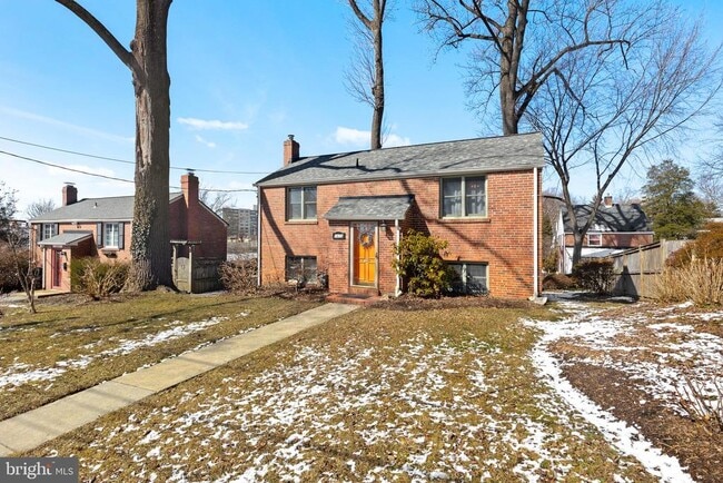 property at 1611 Ballard St