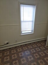 77 Albertina St in Quincy, MA - Building Photo - Building Photo